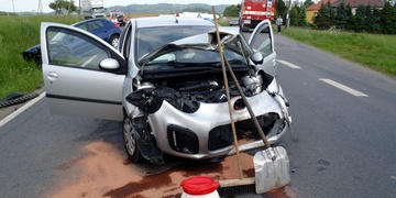 81letý senior nedal přednost, výsledkem je pět zraněných