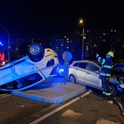 Další převrácené auto na Bolevci