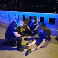 Na Wilsonově mostě zachraňovali strážníci sebevraha