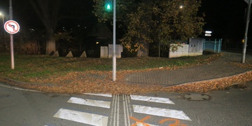 Neznámá řidička srazila chodkyni