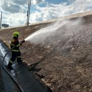 Požár zpevňovací sítě ve Skvrňanech