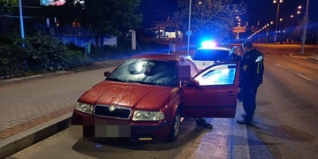 Opilý řidič "dojel" na nerozsvícená světla