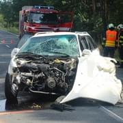 Vážná dopravní nehoda uzavřela hlavní tah na Karlovy Vary