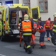 Řidič srazil seniorku na přechodu pro chodce v Domažlicích