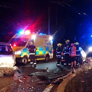 Při střetu vozů byl zraněn jeden z řidičů