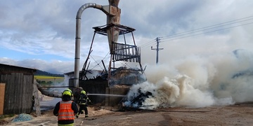 Požár ve firmě na zpracování dřeva