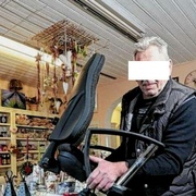 Křepký důchodce seřezal chlapa židlí