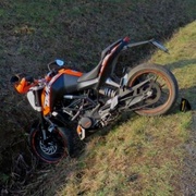 Sedmnáctiletý motocyklista havaroval