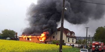 Při požáru mobilheimu uhořeli tři psi