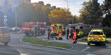 Mladík vběhl přímo před přijíždějící dodávku, která ho smetla