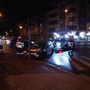 Při střetu vozů byli zraněni oba řidiči