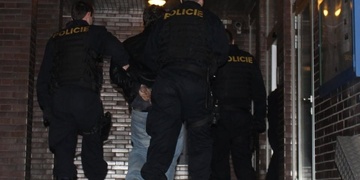 Muže kopal do hlavy, ženě dal takzvané čelíčko