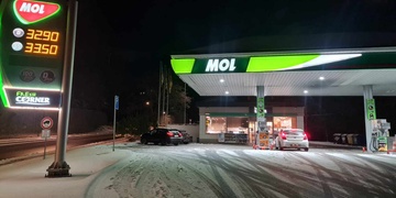 Na čerpací stanici se připotácel napadený muž s pořezaným penisem