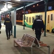Posílení hlídek na nádraží přináší ovoce
