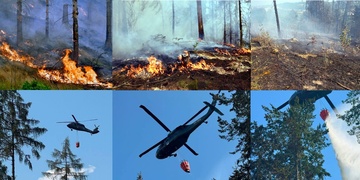 Rozsáhlý lesní požár, plameny dokonce odřízly několik zasahujících hasičů a na místě hasí i Black Hawk