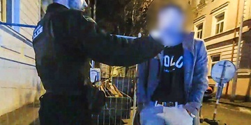 Opilý řidič na sebe sám upozornil