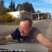 Duševně nemocného muže řádícího na čerpací stanici museli zpacifikovat policisté - aktualizováno