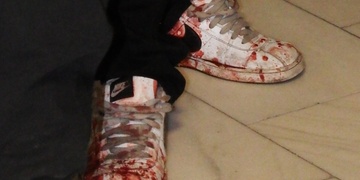 Muže a ženu seřezali přímo před Novým divadlem