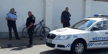 Opilý mladík na kole blokoval tramvaj