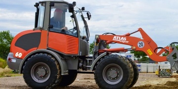 Ukradli nakladač Atlas za milion