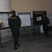 Neváhal krást ani v kostele