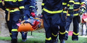 Mrtvá žena a těžce zraněný muž