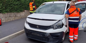 Řidička bez platného řidičského oprávnění způsobila nehodu a zranila dvě osoby