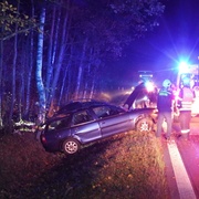 S téměř dvěma promile a bez řidičáku málem smetl jiný automobil