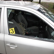 Vandal Na Belánce poničil auta, škoda je 45 tisíc