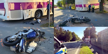 Motorkář narazil do autobusu vězeňské služby