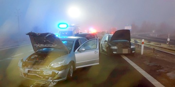 Hromadná dopravní nehoda zastavila provoz na dálnici D6