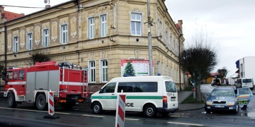 Chodec nepřežil – další vážné nehody na Plzeňsku, jedna i smrtelná