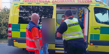 Těžce opilý cyklista si rozbil hlavu