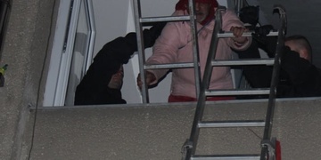 Záchranná akce – jak vyndat bezdomovce z domu a nepoškodit dveře?