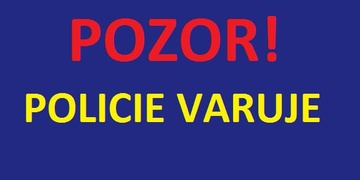 Aktualizované varování policistů. Na ulici U Prazdroje padají kameny z železničního mostu.