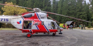 Vážná dopravní nehoda, vrtulník LZS transportoval dvě děti do nemocnice