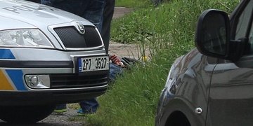Občané pomohli zadržet lupiče, který ve Skvrňanech přepadl 84letou stařenku. Gratulujeme!