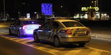 Ženu nalezli se zkrvavenou hlavou, pak nahlásila, že ji přepadli