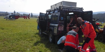 Těžké zranění cyklisty u Hamrů - letěl pro něj vrtulník