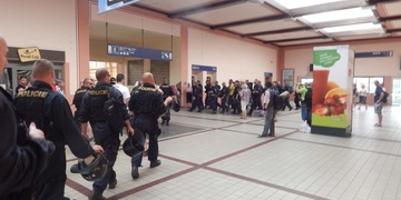 Plzeň ve středu opět čekají policejní manévry