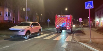 Nepozorná řidička na přechodu srazila dva chodce