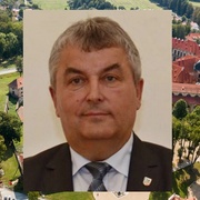 Zastupitel a bývalý starosta seřezal ženu téměř do bezvědomí
