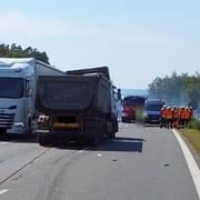 Tři nehody během tří hodin změnily dálnici na jedno velké parkoviště