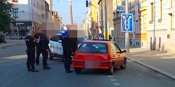 Pozorný muž upozornil na velmi nebezpečnou jízdu řidiče