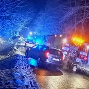 Havárie autobusu s dělníky - na místě přistával vrtulník