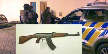 Se samopalem vyrazil na řádící romské sousedy