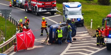 Tragická dopravní nehoda - na místě je jeden mrtvý
