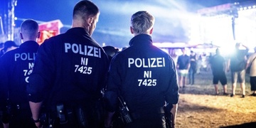 Čech na bavorském festivalu zranil dva německé policisty