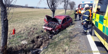 Senior narazil do značky i do stromu