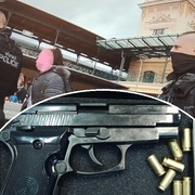 Skoro čtyři promile a na nádraží se oháněl pistolí